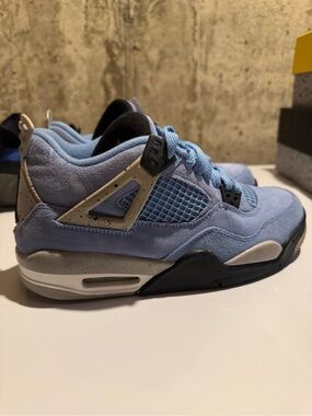 Jordan 4 “University Blue”